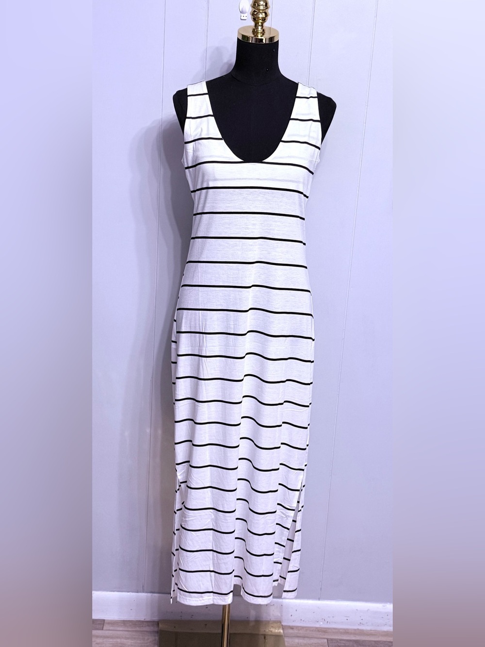 Sleeveless White & Black Striped Maxi Dress (stretch)